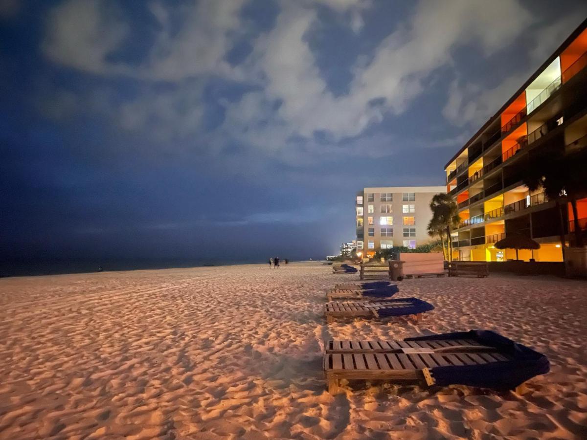 Holiday Isles Resort Мадейра-Бич Экстерьер фото