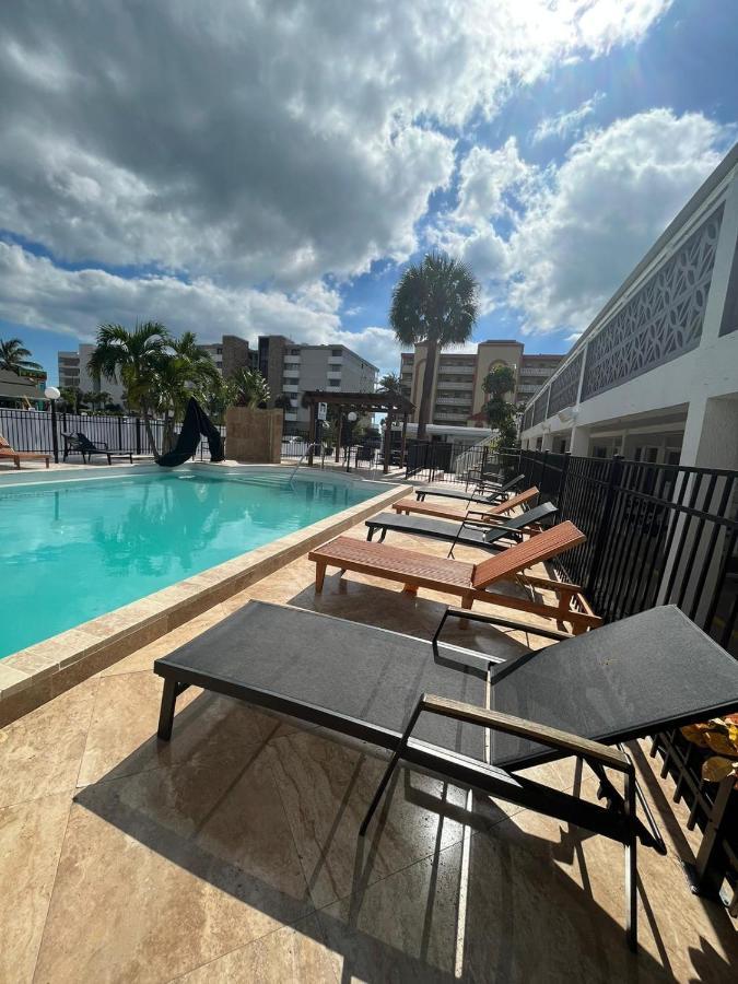 Holiday Isles Resort Мадейра-Бич Экстерьер фото